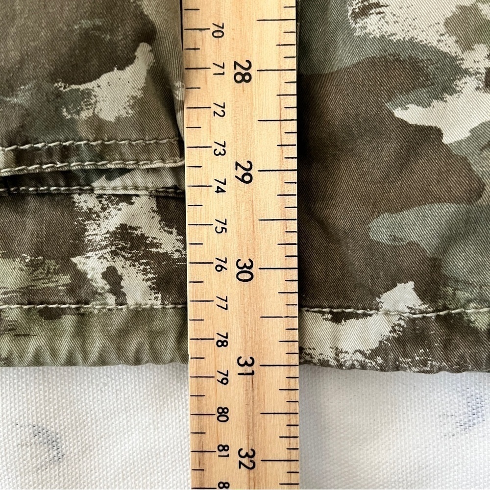 Aritzia Talula Hooded Camouflage Print Utilitarian Cargo Jacket - Size Medium - Picture 14 of 16